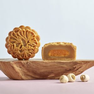 BAKED - Golden Harmony — White Lotus with Blended Egg Yolk 80g <br>烘皮 - 金色和鸣 （白莲包裹调和蛋黄） 80克 <br>8pcs in Gift Box @ $62.00/box